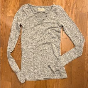 Girl’s Hollister light sweater